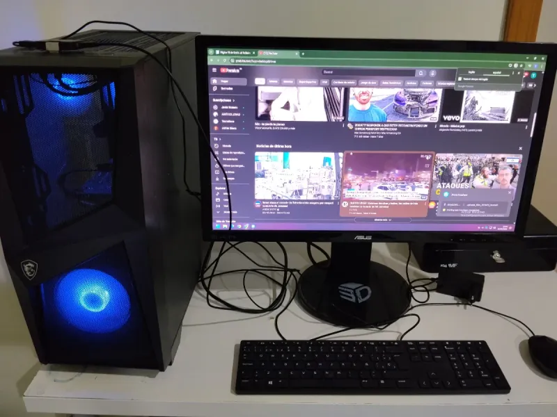 MSI Gaming PC Negra con Luces Azules