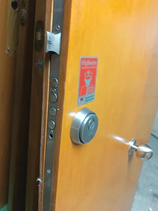 Puerta de entrada con marco 85x212