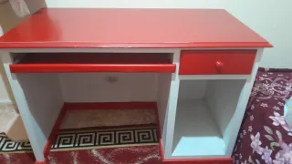 Escritorio y silla infantil rojo y blanco