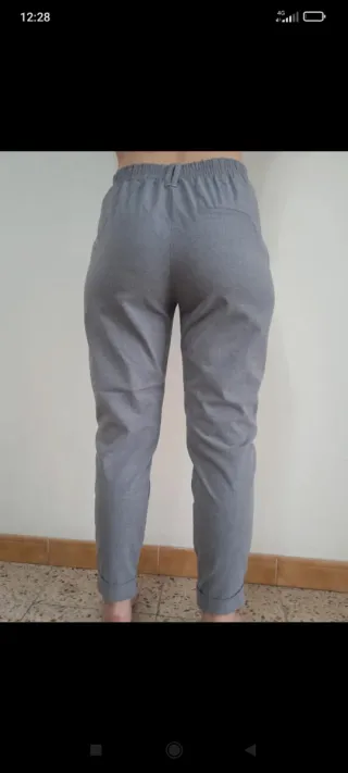 Pantalón gris liso