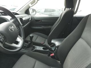 Toyota Hilux 2.4 D-4D Doble Cabina GX 110 kW (150 CV)