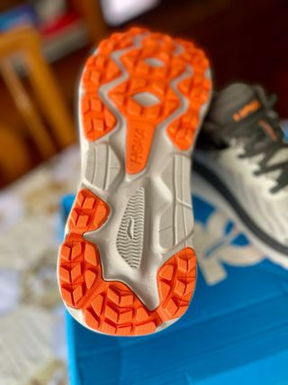 Hoka Challenger ATR 7 Gris Naranja