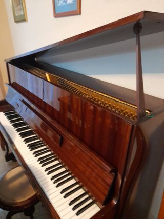 Piano Rönisch años 80 buen estado