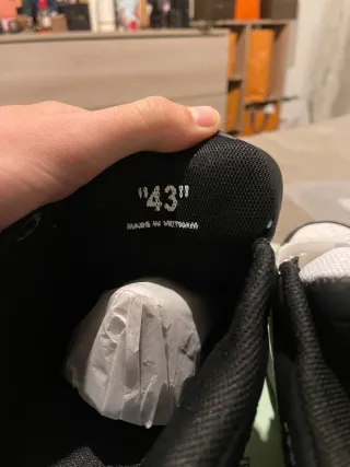 Off-White Sneakers nere e bianche