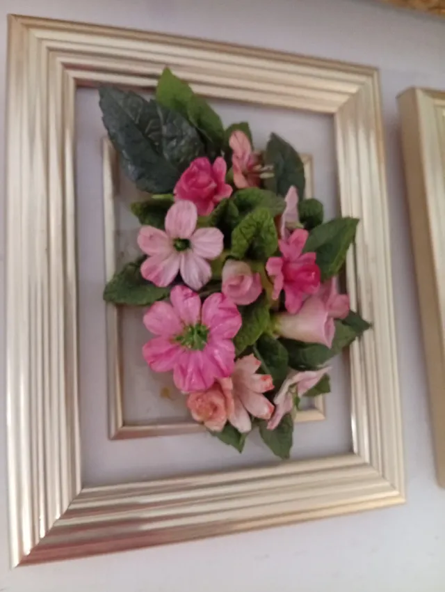 Antiguos Cuadros flores de porcelana.