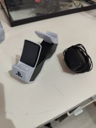 Base Carga PS4/PS5 con Cargador