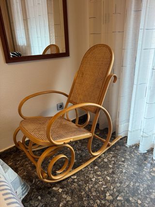 Mecedora de haya y ratán