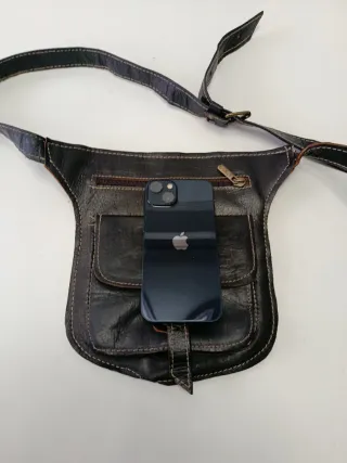 Riñonera de piel negra