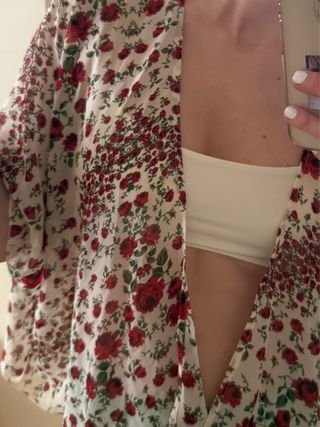 Kimono corto transparente estampado rosas