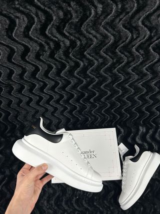 Zapatillas Alexander McQueen Blancas y Negras