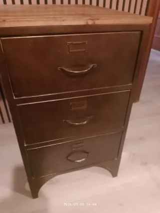 Escritorio madera y metal