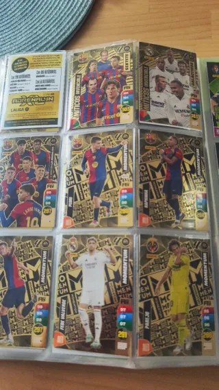 Álbum Adrenalyn 24-25 683 cromos y jugón 218.