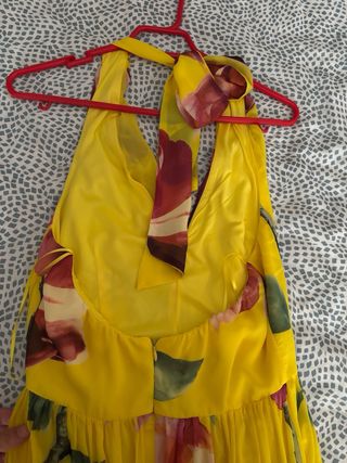 Vestido amarillo floral invitada boda