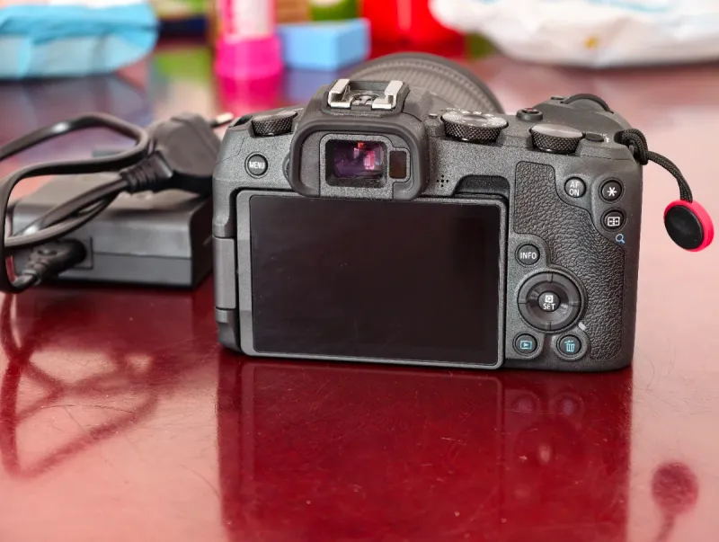 Canon EOS RP con  Lente 24-105mm + gimbal afbeelding 7