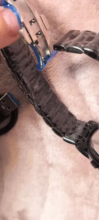 Reloj Negro y Dorado