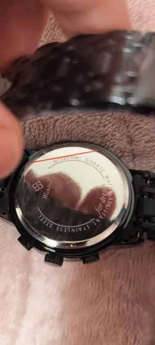 Reloj Negro y Dorado