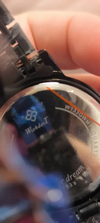 Reloj Negro y Dorado