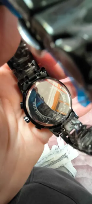 Reloj Negro y Dorado