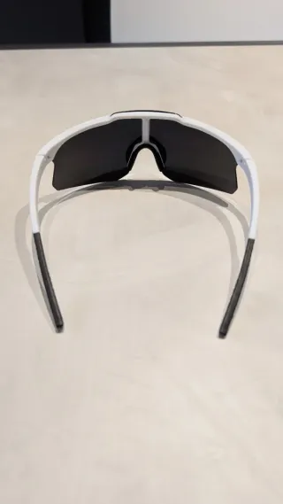 Occhiali sportivi specchiati bianchi e blu