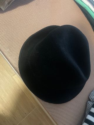 Sombrero negro el barrio