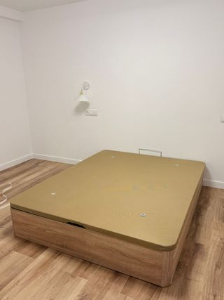 Canapé abatible madera y tela beige