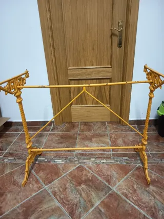 Estructura mesa vintage metalica amarilla