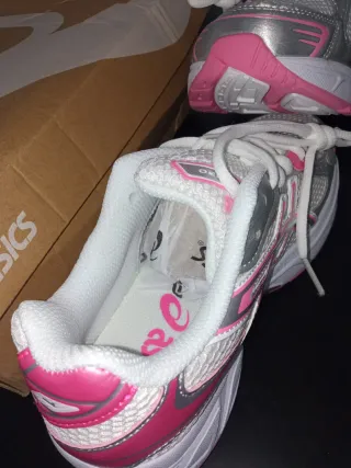 Zapatillas Asics rosas y blancas