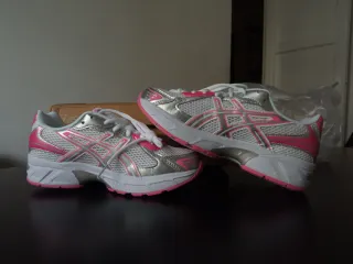 Zapatillas Asics rosas y blancas