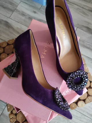 Zapatos de piel Alma en Pena Morados con Pedrería