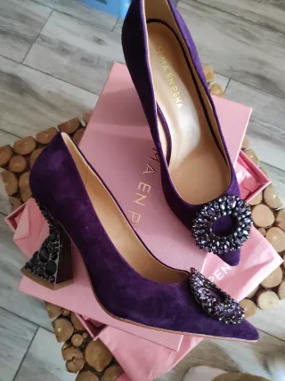 Zapatos de piel Alma en Pena Morados con Pedrería