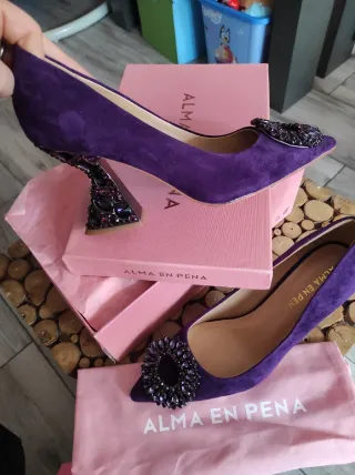 Zapatos de piel Alma en Pena Morados con Pedrería