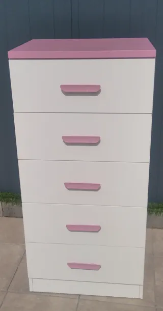 Cómoda blanca y rosa 5 cajones