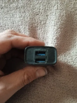 Varias clavijas cargador movil tablet etc