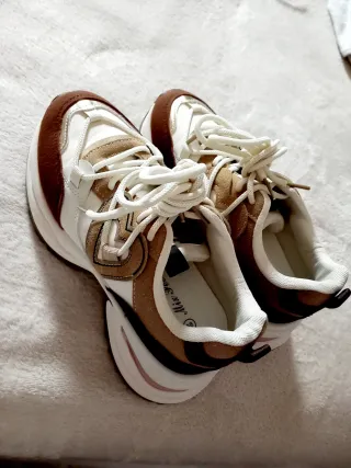 Deportivas marrones y beige