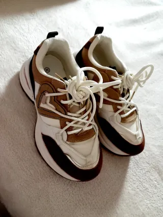 Deportivas marrones y beige
