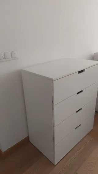 Cómoda Nordli 4 cajones blanca