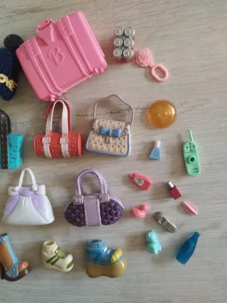 Set di accessori per bambole: MyScene, Barbie e Bratz.