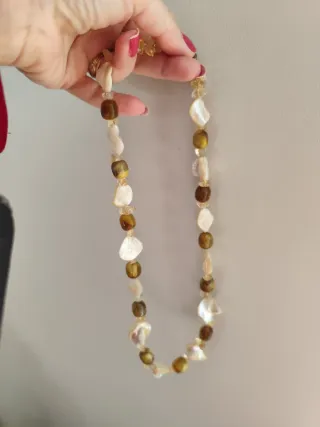 Collar de piedras naturales