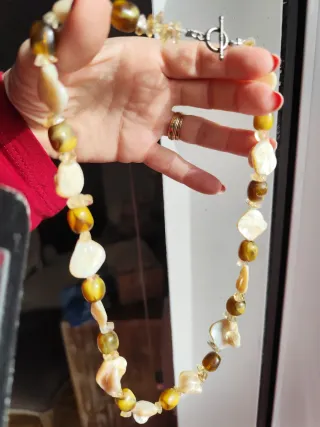 Collar de piedras naturales