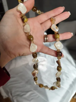 Collar de piedras naturales