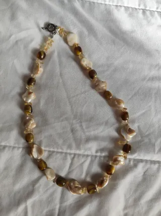 Collar de piedras naturales