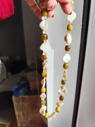 Collar de piedras naturales