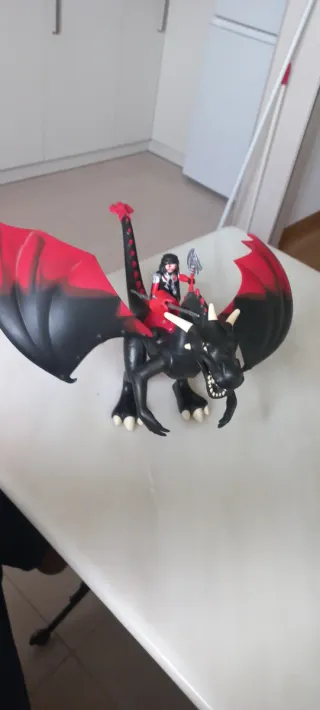 Dragón Playmobil con Jinete Negro y Rojo