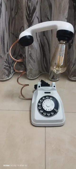 Lampada design telefono vintage
