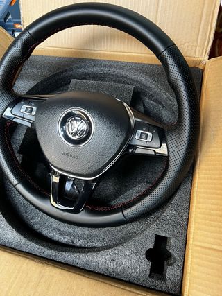 Volante Golf 7 Negro con Costuras Rojas