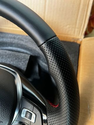 Volante Golf 7 Negro con Costuras Rojas