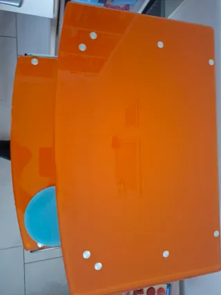 Scrivania in vetro e metallo