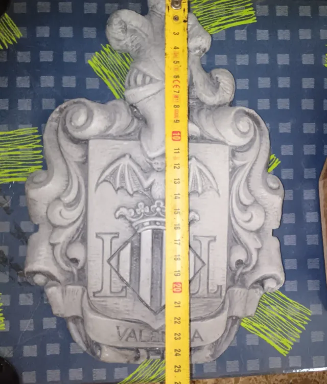 Escudo de Valencia en cerámica + peana