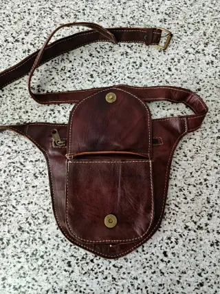 Riñonera de piel con diseño