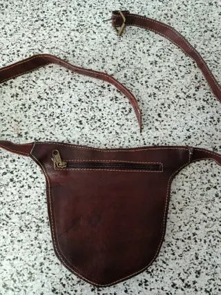 Riñonera de piel con diseño